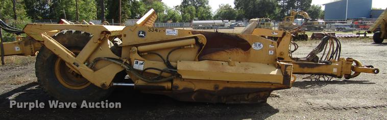 image for item DC0076 2005 John Deere 1812C scraper