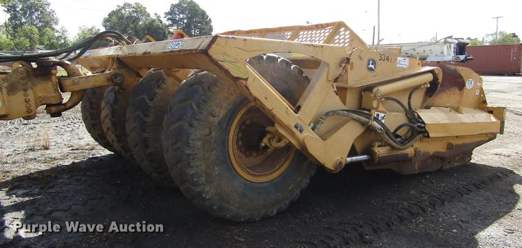 image for item DC0076 2005 John Deere 1812C scraper