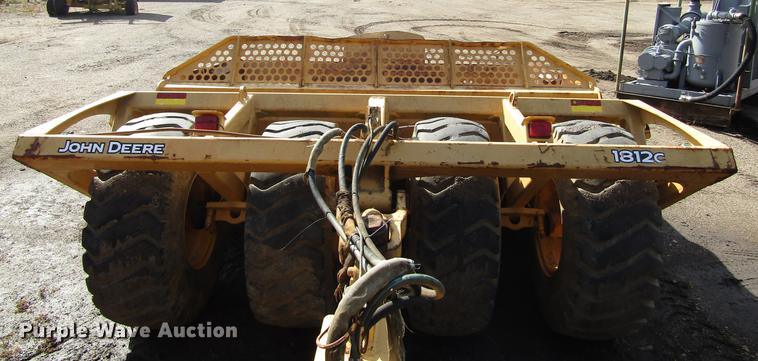 image for item DC0076 2005 John Deere 1812C scraper