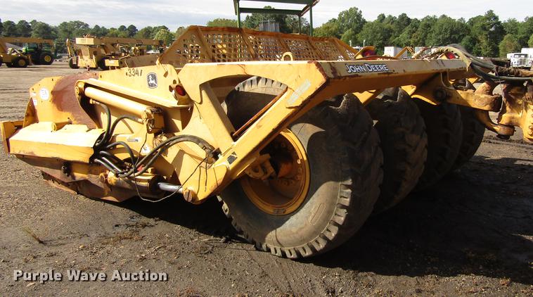 image for item DC0076 2005 John Deere 1812C scraper