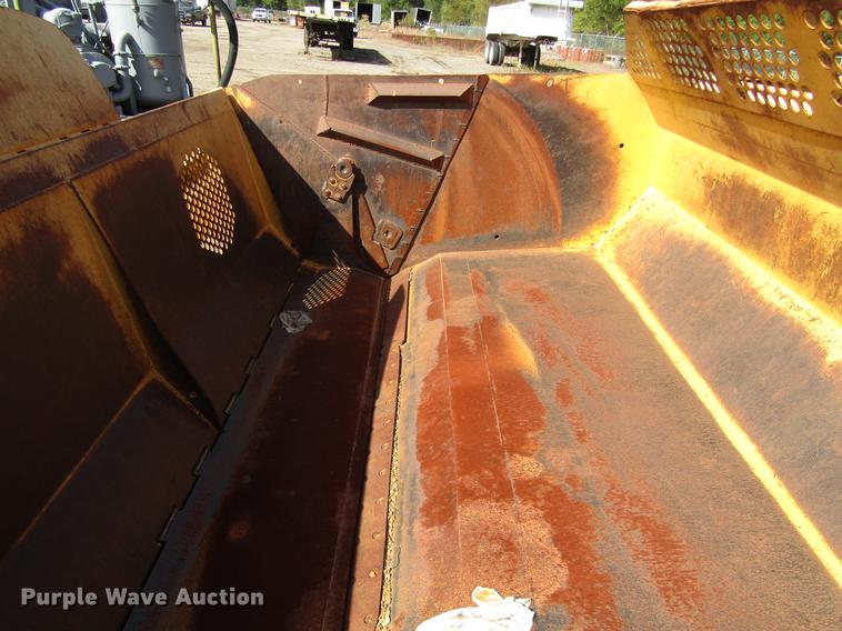 image for item DC0076 2005 John Deere 1812C scraper