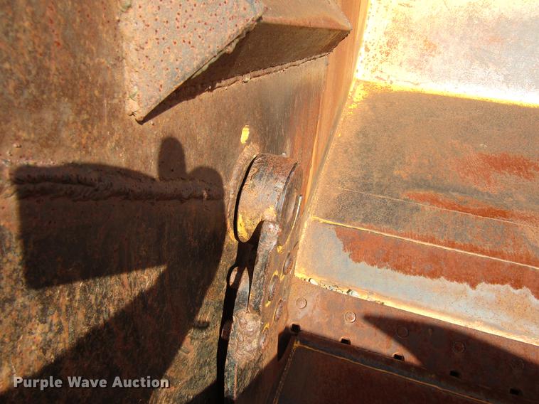 image for item DC0076 2005 John Deere 1812C scraper