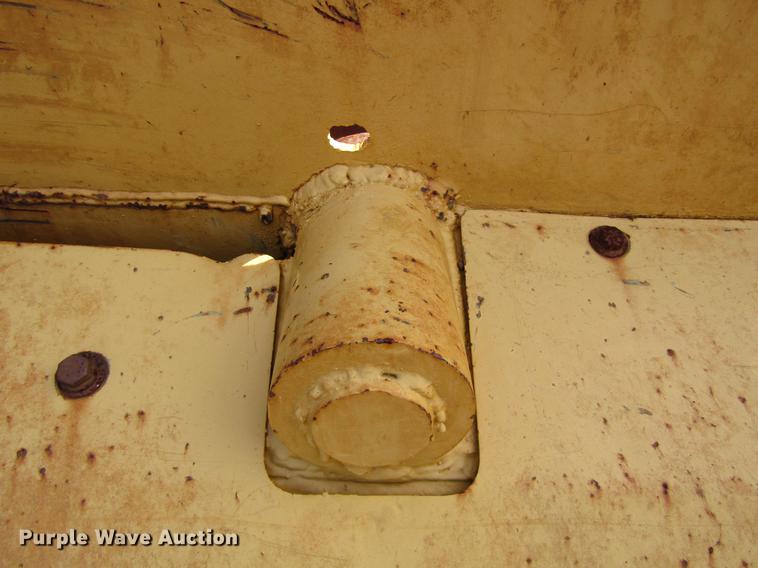 image for item DC0076 2005 John Deere 1812C scraper