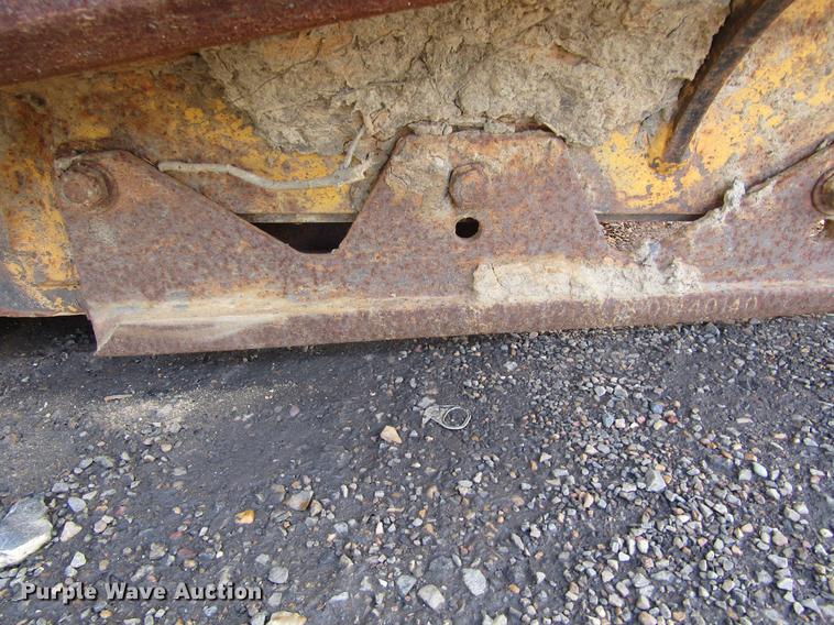 image for item DC0076 2005 John Deere 1812C scraper