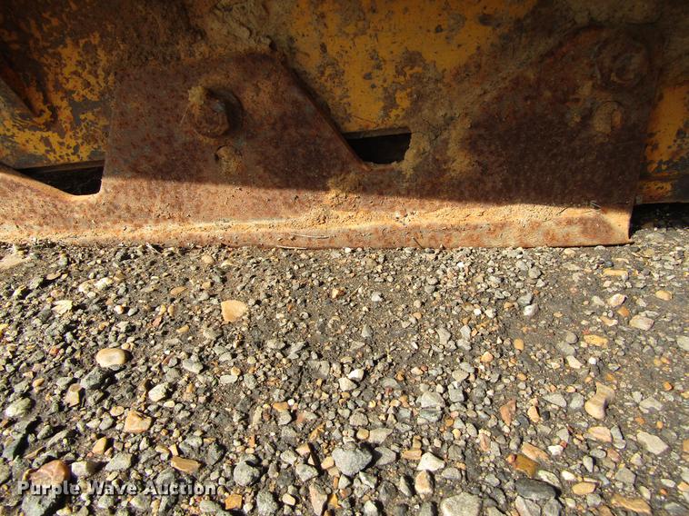 image for item DC0076 2005 John Deere 1812C scraper