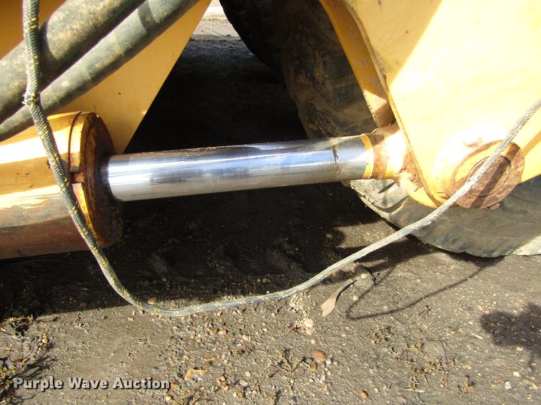 image for item DC0076 2005 John Deere 1812C scraper