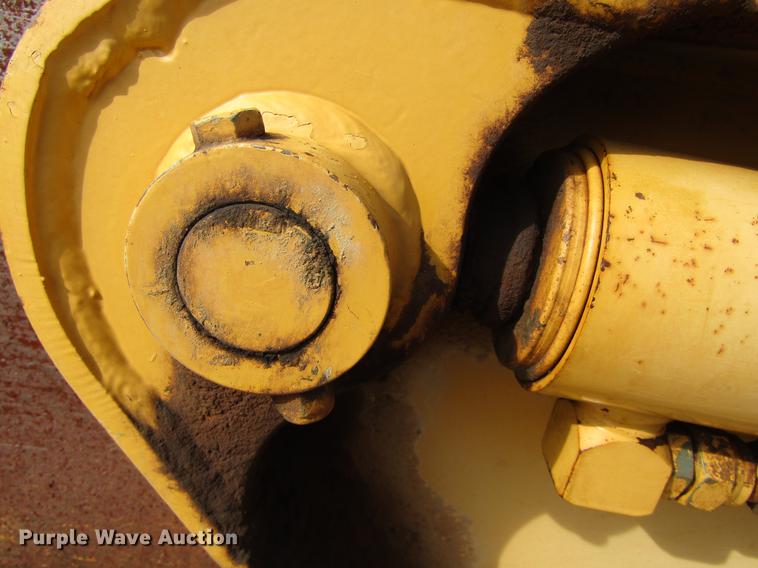 image for item DC0076 2005 John Deere 1812C scraper