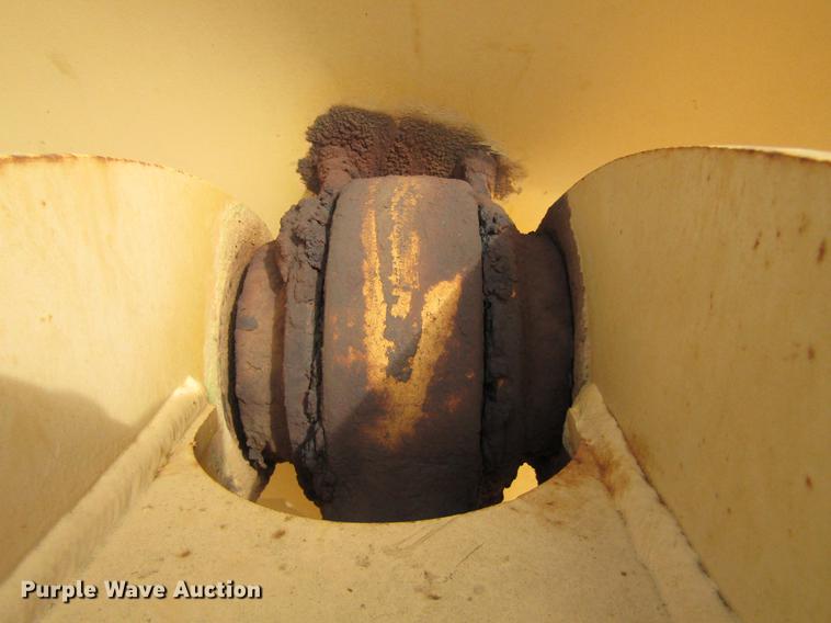 image for item DC0076 2005 John Deere 1812C scraper