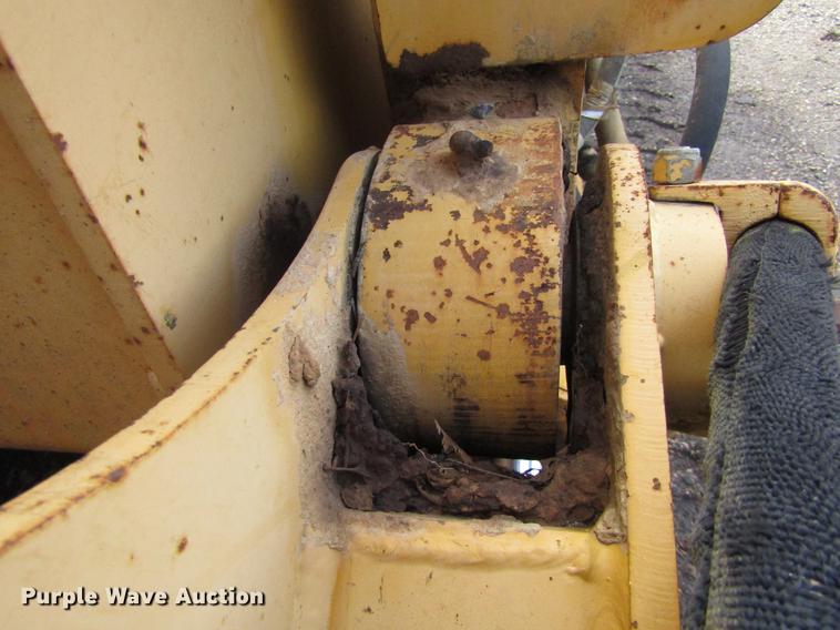 image for item DC0076 2005 John Deere 1812C scraper