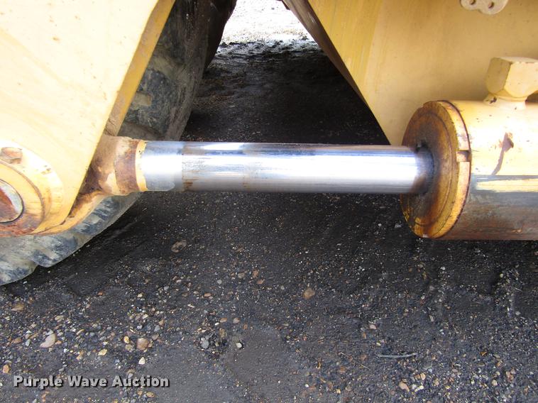 image for item DC0076 2005 John Deere 1812C scraper