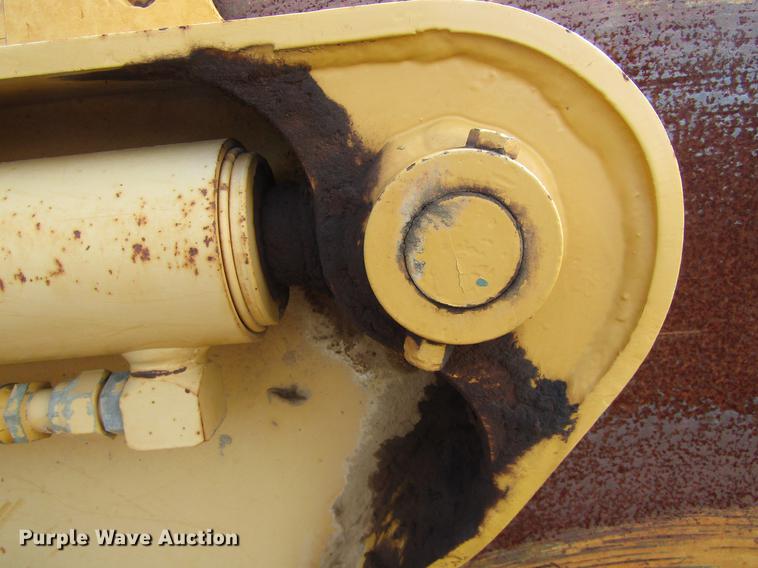 image for item DC0076 2005 John Deere 1812C scraper