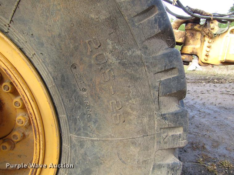 image for item DC0076 2005 John Deere 1812C scraper