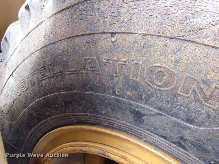 image for item DC0076 2005 John Deere 1812C scraper