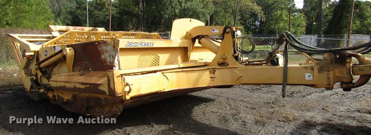image for item DC0077 2005 John Deere 1812C scraper