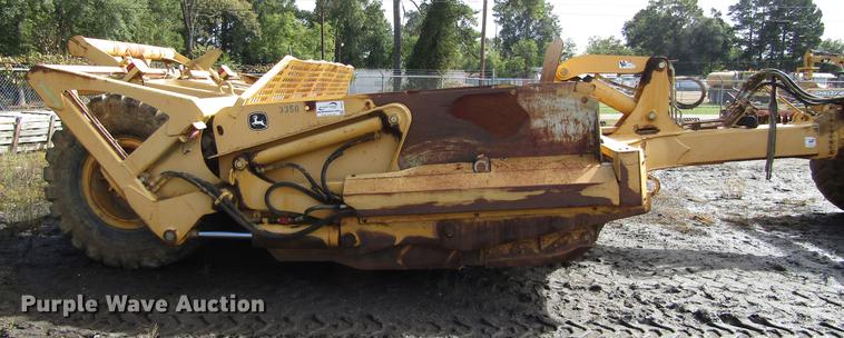 image for item DC0077 2005 John Deere 1812C scraper