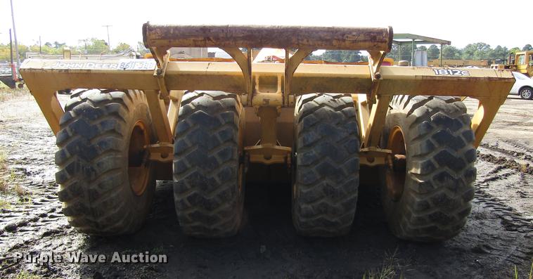 image for item DC0077 2005 John Deere 1812C scraper