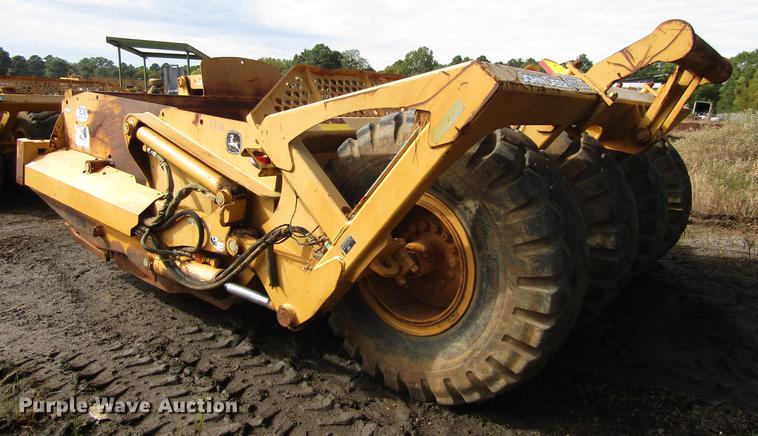 image for item DC0077 2005 John Deere 1812C scraper