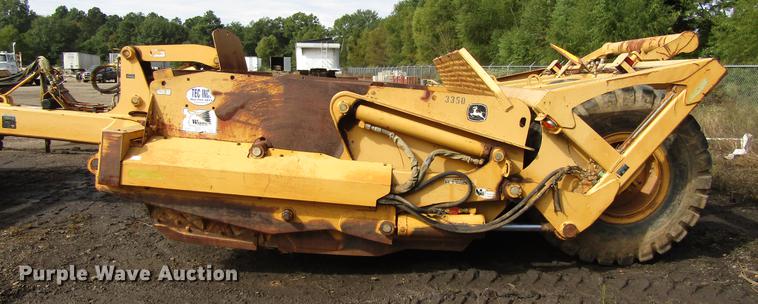 image for item DC0077 2005 John Deere 1812C scraper