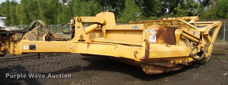 image for item DC0077 2005 John Deere 1812C scraper