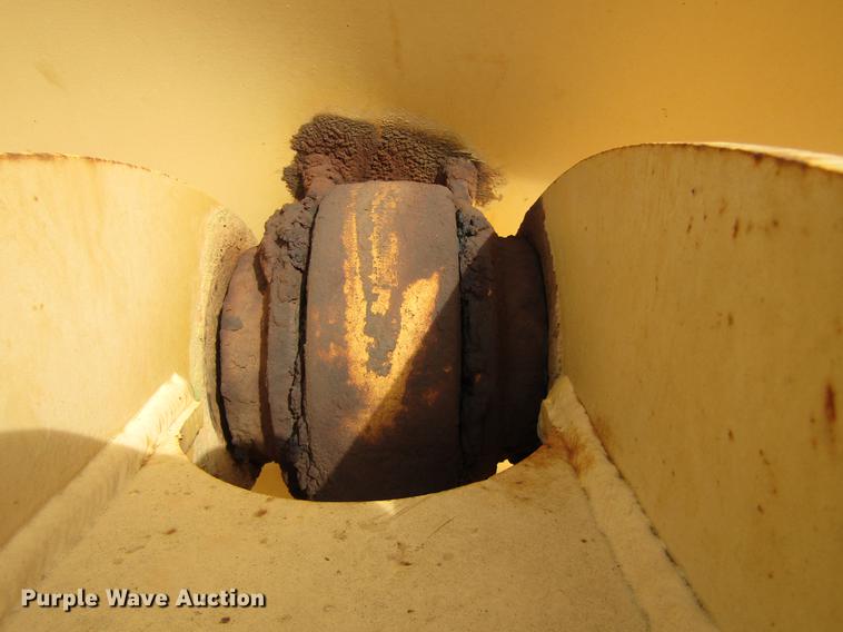 image for item DC0077 2005 John Deere 1812C scraper