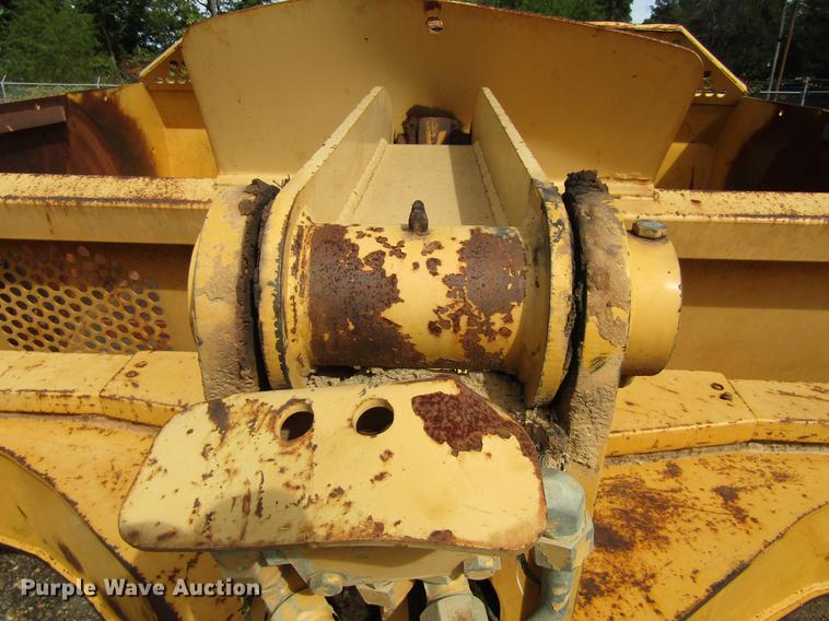 image for item DC0077 2005 John Deere 1812C scraper