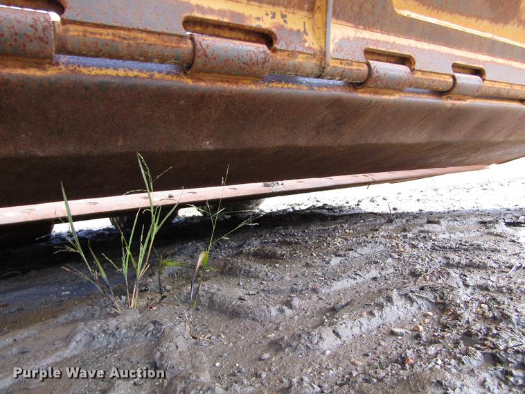 image for item DC0077 2005 John Deere 1812C scraper