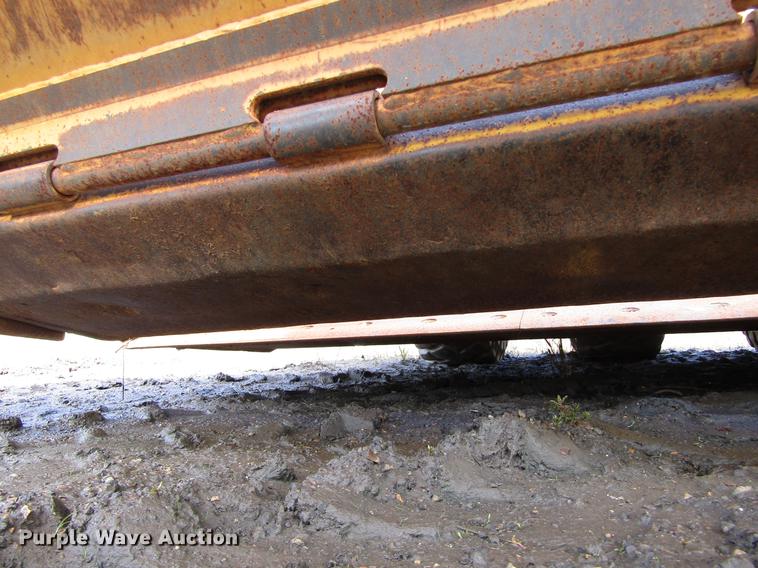 image for item DC0077 2005 John Deere 1812C scraper