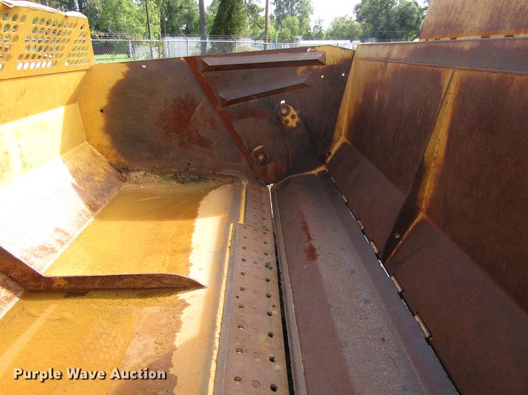 image for item DC0077 2005 John Deere 1812C scraper