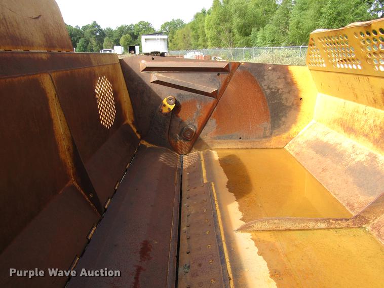 image for item DC0077 2005 John Deere 1812C scraper