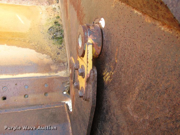 image for item DC0077 2005 John Deere 1812C scraper