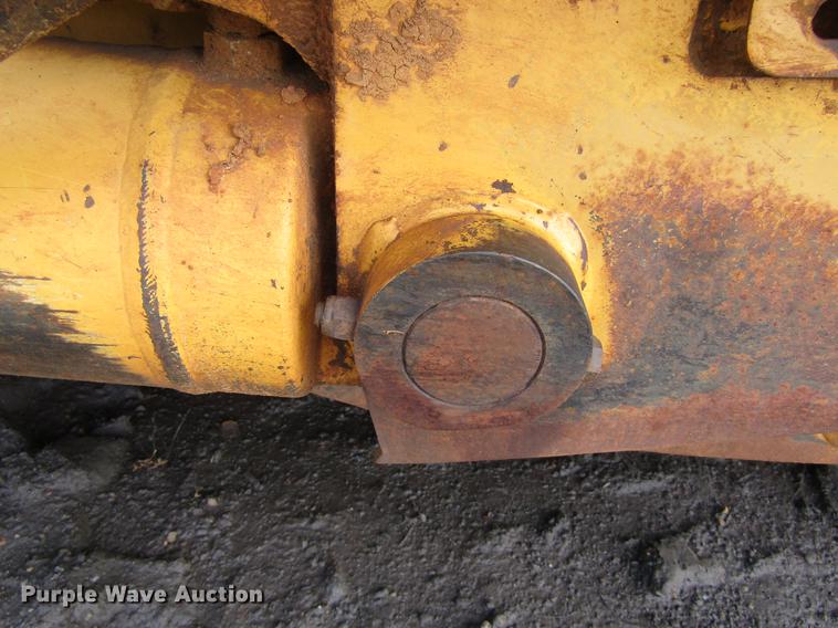 image for item DC0077 2005 John Deere 1812C scraper