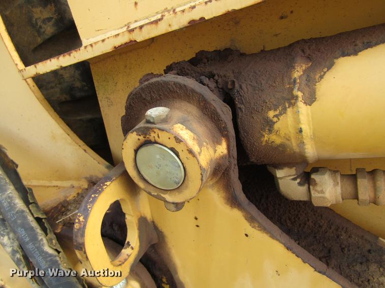 image for item DC0077 2005 John Deere 1812C scraper