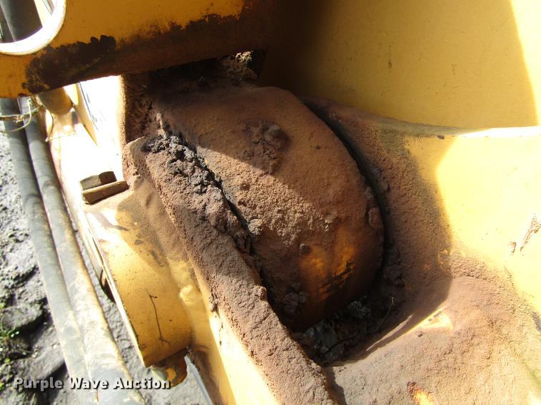 image for item DC0077 2005 John Deere 1812C scraper