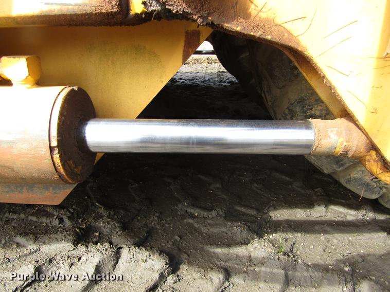 image for item DC0077 2005 John Deere 1812C scraper