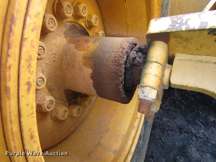 image for item DC0077 2005 John Deere 1812C scraper