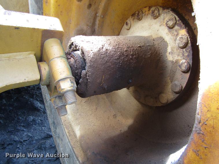 image for item DC0077 2005 John Deere 1812C scraper