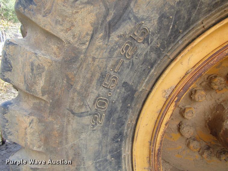 image for item DC0077 2005 John Deere 1812C scraper