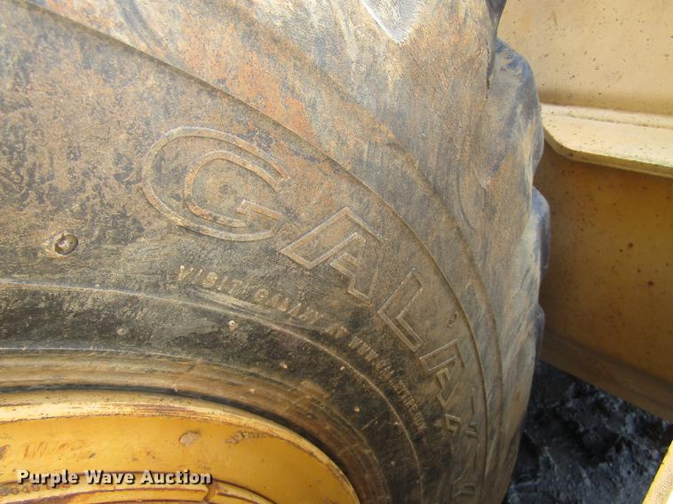 image for item DC0077 2005 John Deere 1812C scraper