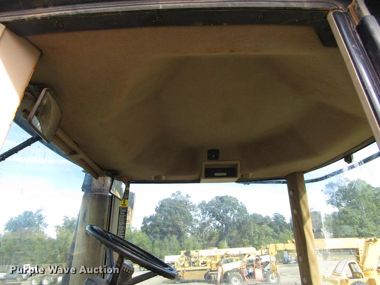 image for item DC0078 2005 John Deere 9520 4WD tractor