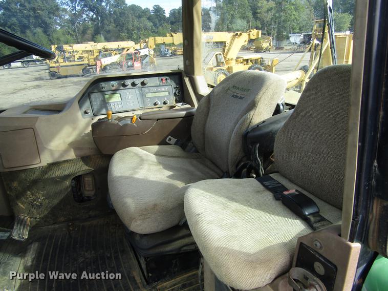 image for item DC0078 2005 John Deere 9520 4WD tractor