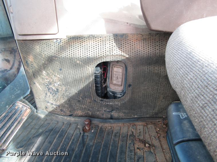 image for item DC0078 2005 John Deere 9520 4WD tractor