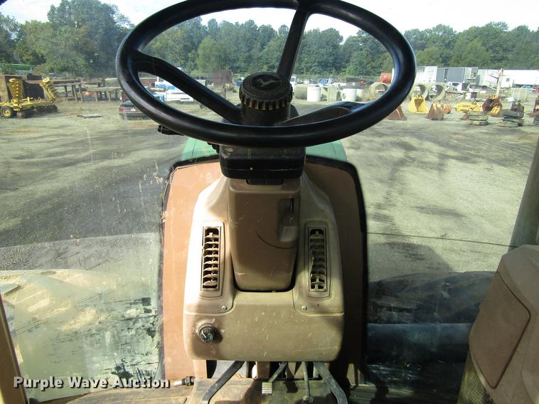 image for item DC0078 2005 John Deere 9520 4WD tractor