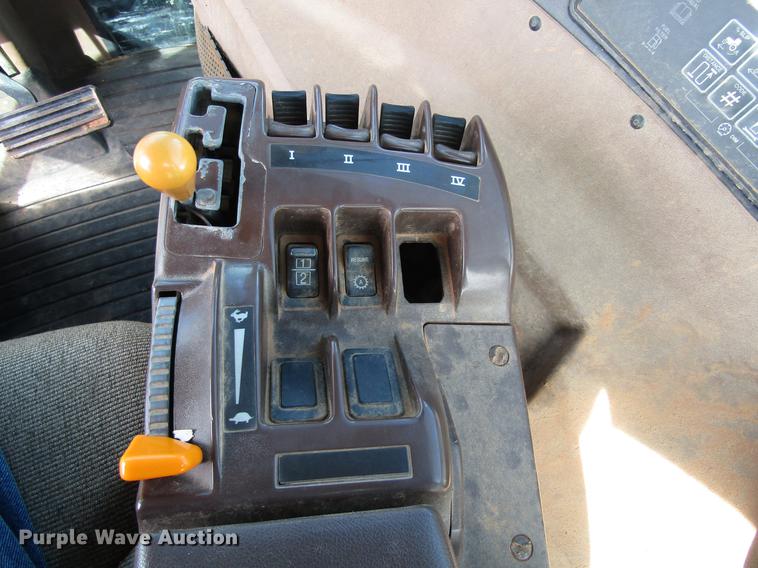 image for item DC0078 2005 John Deere 9520 4WD tractor