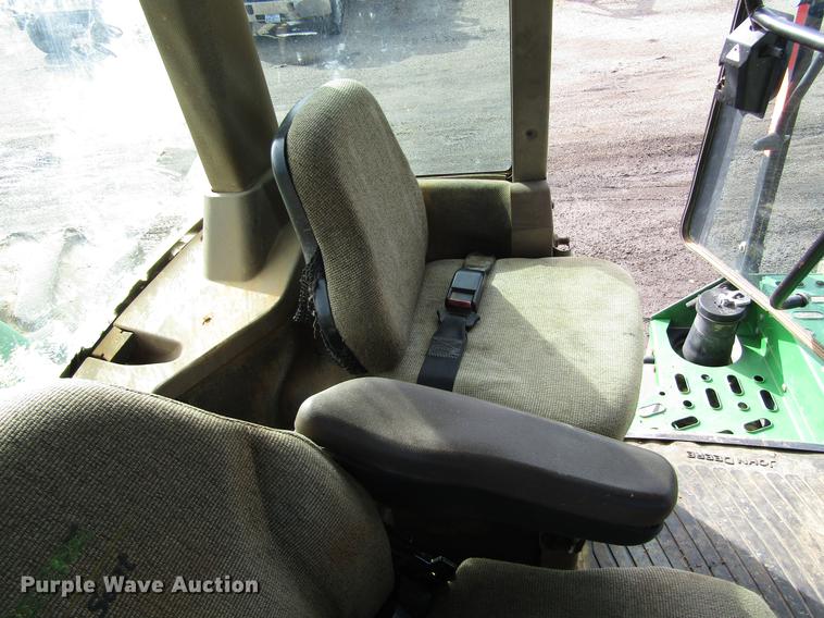 image for item DC0078 2005 John Deere 9520 4WD tractor