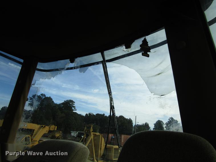 image for item DC0078 2005 John Deere 9520 4WD tractor