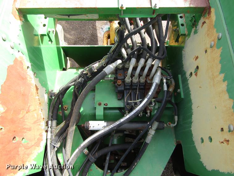 image for item DC0078 2005 John Deere 9520 4WD tractor