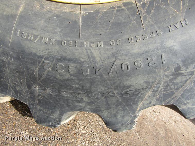 image for item DC0078 2005 John Deere 9520 4WD tractor