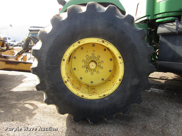 image for item DC0078 2005 John Deere 9520 4WD tractor