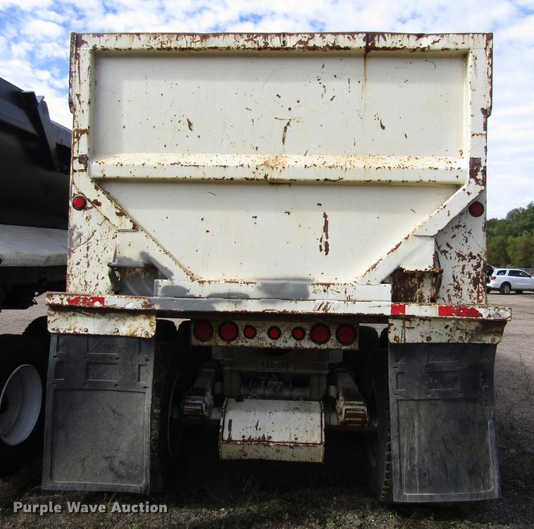 image for item DC0081 2000 Clement RKHL2625 end dump trailer