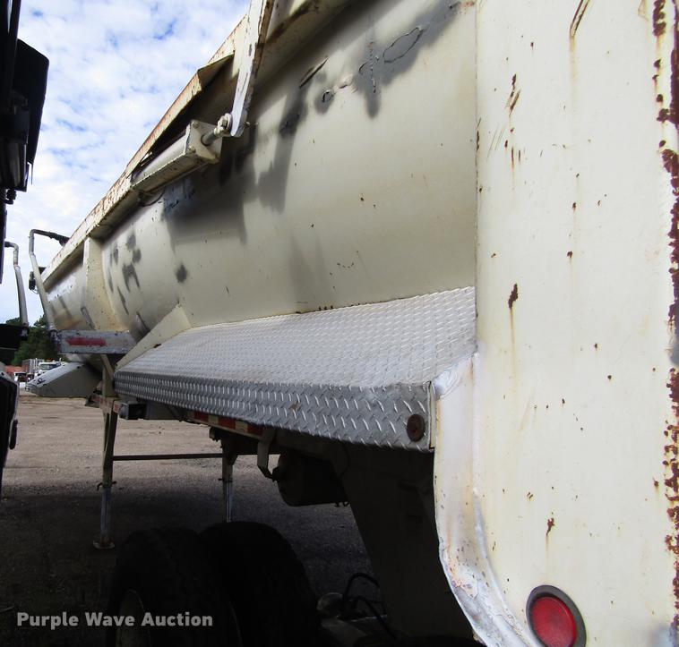 image for item DC0081 2000 Clement RKHL2625 end dump trailer